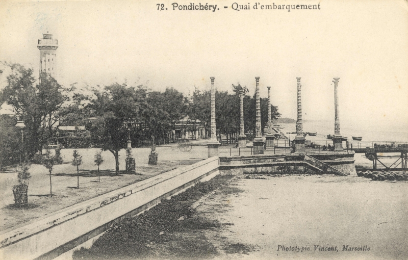01-18 - Pondichery - phare et colonnes - vue vers le nord